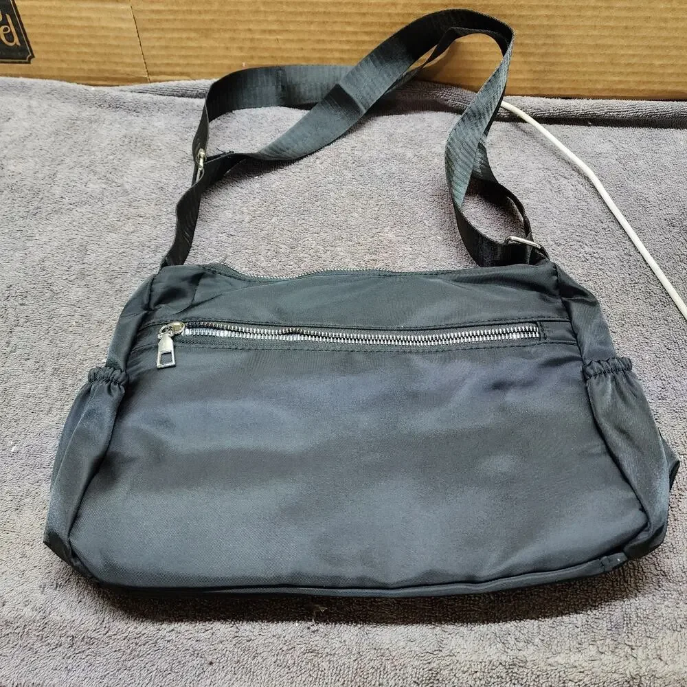 Black nylon purse excellent condition b50